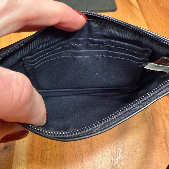 Coach Classic “Old Money” aesthetic Crossgrain Leather Navy/Cream Wristlet (EUC) - Picture 17 of 17